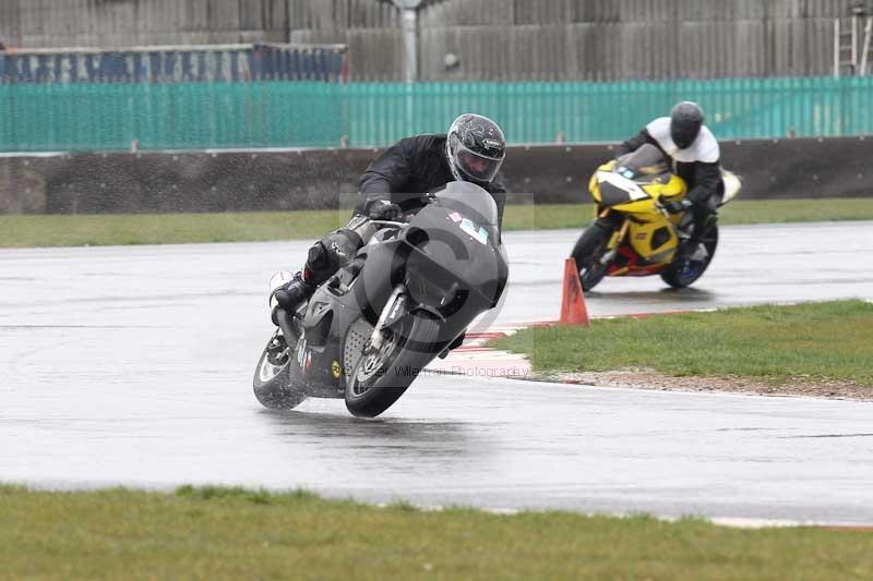 Motorcycle action photographs;Trackday digital images;event digital images;eventdigitalimages;no limits trackday;peter wileman photography;snetterton;snetterton circuit norfolk;snetterton photographs;trackday;trackday photos