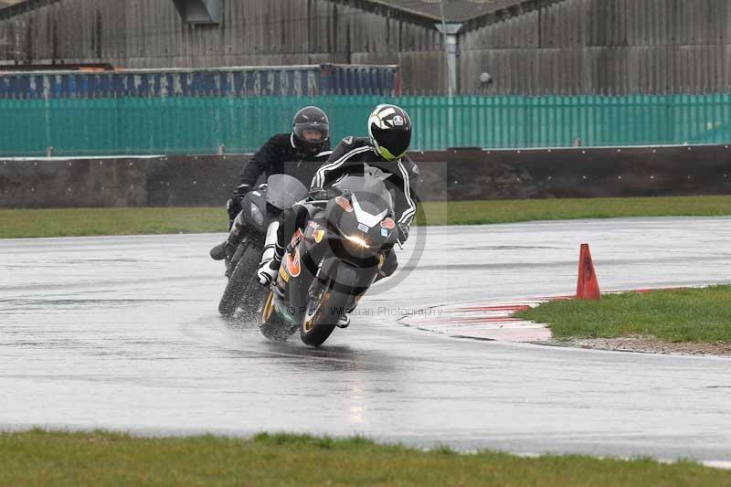 Motorcycle action photographs;Trackday digital images;event digital images;eventdigitalimages;no limits trackday;peter wileman photography;snetterton;snetterton circuit norfolk;snetterton photographs;trackday;trackday photos