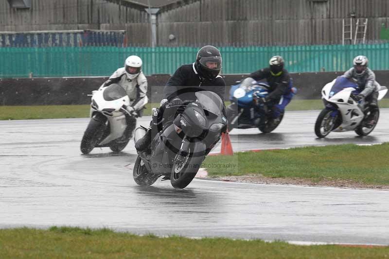 Motorcycle action photographs;Trackday digital images;event digital images;eventdigitalimages;no limits trackday;peter wileman photography;snetterton;snetterton circuit norfolk;snetterton photographs;trackday;trackday photos