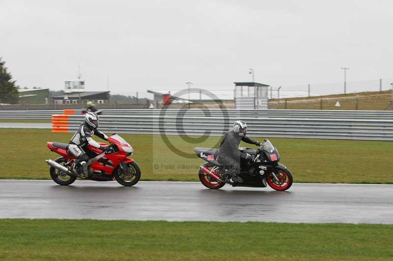 Motorcycle action photographs;Trackday digital images;event digital images;eventdigitalimages;no limits trackday;peter wileman photography;snetterton;snetterton circuit norfolk;snetterton photographs;trackday;trackday photos