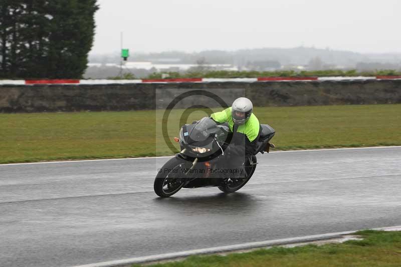 Motorcycle action photographs;Trackday digital images;event digital images;eventdigitalimages;no limits trackday;peter wileman photography;snetterton;snetterton circuit norfolk;snetterton photographs;trackday;trackday photos