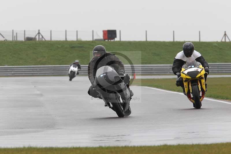 Motorcycle action photographs;Trackday digital images;event digital images;eventdigitalimages;no limits trackday;peter wileman photography;snetterton;snetterton circuit norfolk;snetterton photographs;trackday;trackday photos