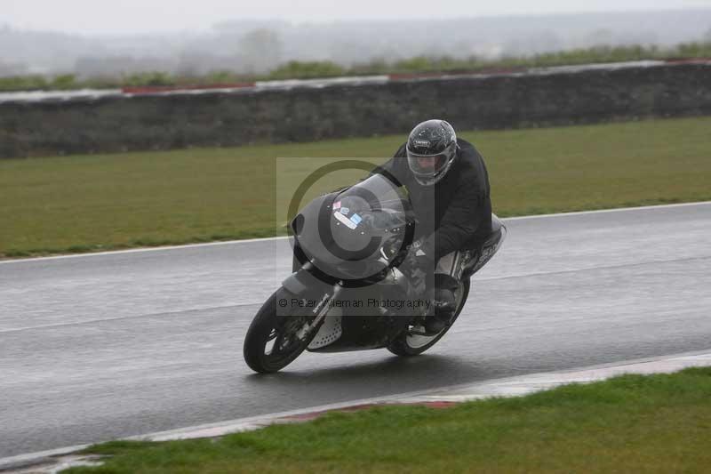 Motorcycle action photographs;Trackday digital images;event digital images;eventdigitalimages;no limits trackday;peter wileman photography;snetterton;snetterton circuit norfolk;snetterton photographs;trackday;trackday photos