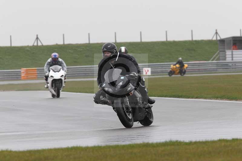 Motorcycle action photographs;Trackday digital images;event digital images;eventdigitalimages;no limits trackday;peter wileman photography;snetterton;snetterton circuit norfolk;snetterton photographs;trackday;trackday photos