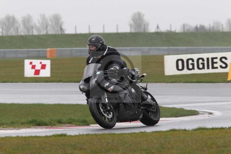 Motorcycle action photographs;Trackday digital images;event digital images;eventdigitalimages;no limits trackday;peter wileman photography;snetterton;snetterton circuit norfolk;snetterton photographs;trackday;trackday photos