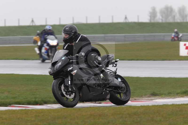 Motorcycle action photographs;Trackday digital images;event digital images;eventdigitalimages;no limits trackday;peter wileman photography;snetterton;snetterton circuit norfolk;snetterton photographs;trackday;trackday photos