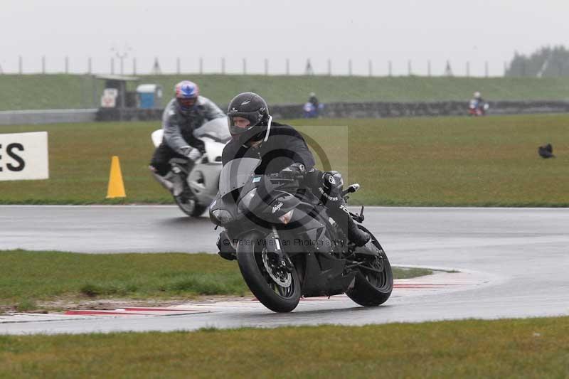 Motorcycle action photographs;Trackday digital images;event digital images;eventdigitalimages;no limits trackday;peter wileman photography;snetterton;snetterton circuit norfolk;snetterton photographs;trackday;trackday photos