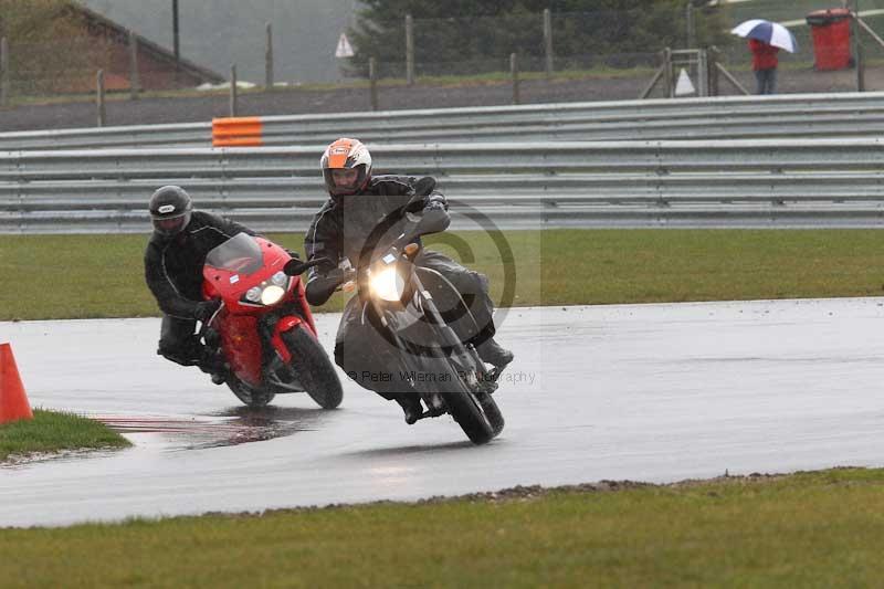 Motorcycle action photographs;Trackday digital images;event digital images;eventdigitalimages;no limits trackday;peter wileman photography;snetterton;snetterton circuit norfolk;snetterton photographs;trackday;trackday photos