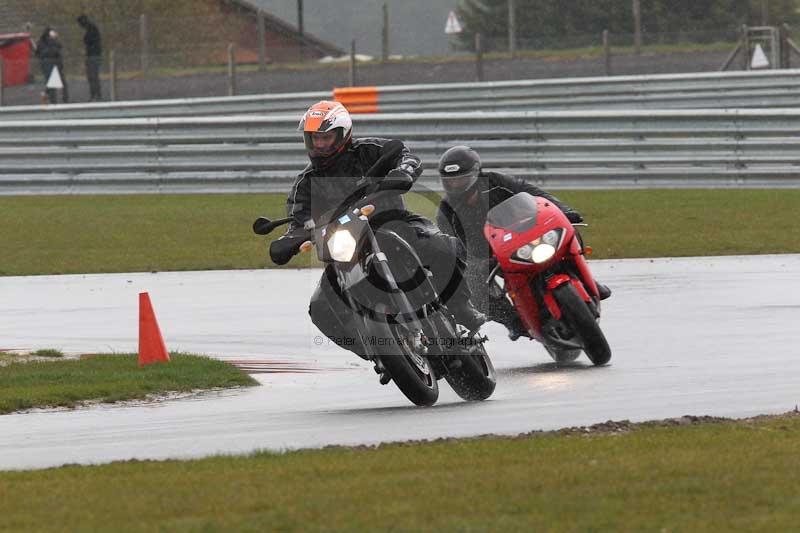 Motorcycle action photographs;Trackday digital images;event digital images;eventdigitalimages;no limits trackday;peter wileman photography;snetterton;snetterton circuit norfolk;snetterton photographs;trackday;trackday photos