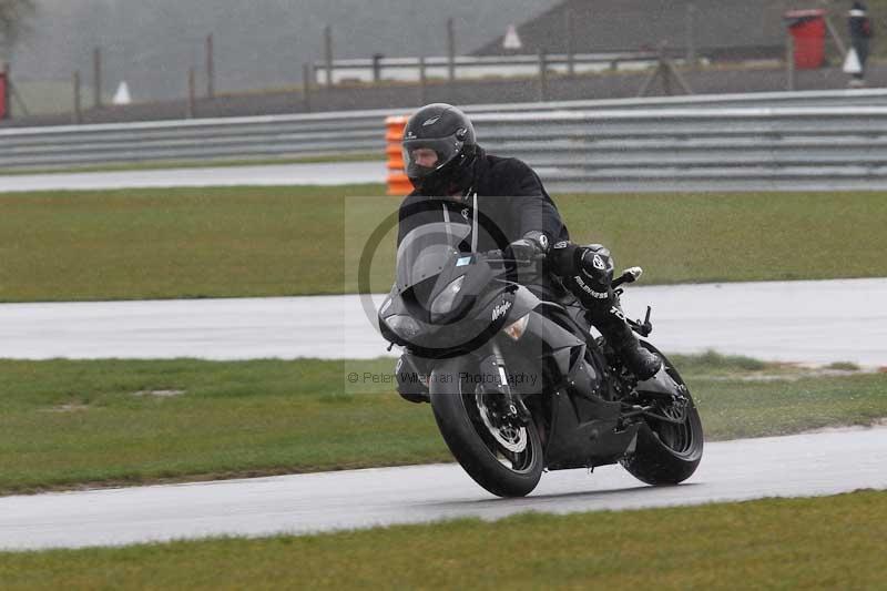 Motorcycle action photographs;Trackday digital images;event digital images;eventdigitalimages;no limits trackday;peter wileman photography;snetterton;snetterton circuit norfolk;snetterton photographs;trackday;trackday photos