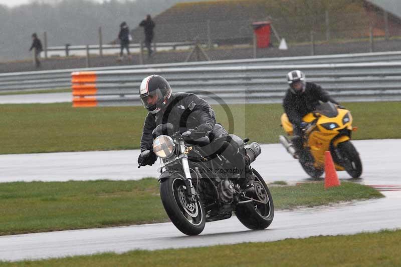 Motorcycle action photographs;Trackday digital images;event digital images;eventdigitalimages;no limits trackday;peter wileman photography;snetterton;snetterton circuit norfolk;snetterton photographs;trackday;trackday photos