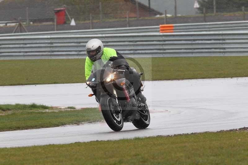 Motorcycle action photographs;Trackday digital images;event digital images;eventdigitalimages;no limits trackday;peter wileman photography;snetterton;snetterton circuit norfolk;snetterton photographs;trackday;trackday photos