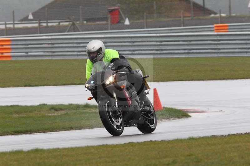 Motorcycle action photographs;Trackday digital images;event digital images;eventdigitalimages;no limits trackday;peter wileman photography;snetterton;snetterton circuit norfolk;snetterton photographs;trackday;trackday photos