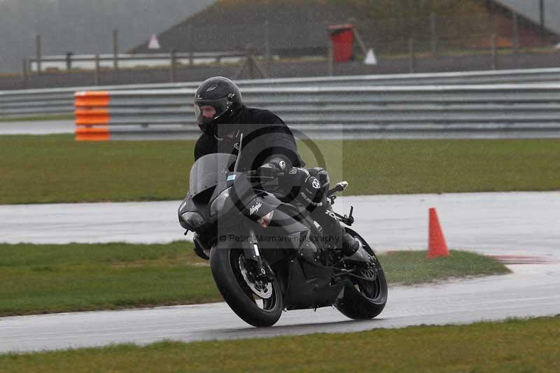 Motorcycle action photographs;Trackday digital images;event digital images;eventdigitalimages;no limits trackday;peter wileman photography;snetterton;snetterton circuit norfolk;snetterton photographs;trackday;trackday photos