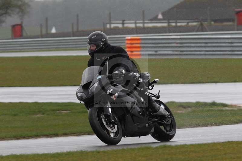 Motorcycle action photographs;Trackday digital images;event digital images;eventdigitalimages;no limits trackday;peter wileman photography;snetterton;snetterton circuit norfolk;snetterton photographs;trackday;trackday photos