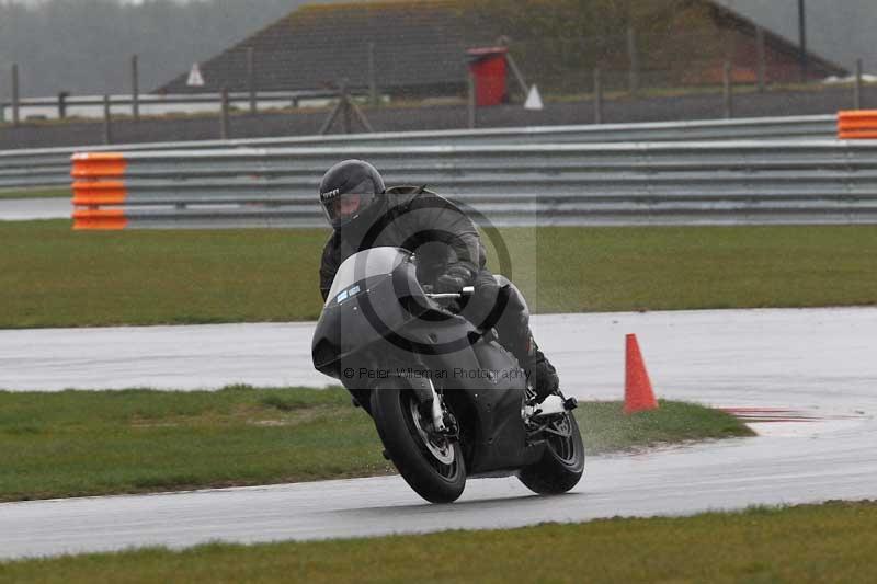 Motorcycle action photographs;Trackday digital images;event digital images;eventdigitalimages;no limits trackday;peter wileman photography;snetterton;snetterton circuit norfolk;snetterton photographs;trackday;trackday photos