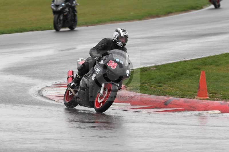 Motorcycle action photographs;Trackday digital images;event digital images;eventdigitalimages;no limits trackday;peter wileman photography;snetterton;snetterton circuit norfolk;snetterton photographs;trackday;trackday photos