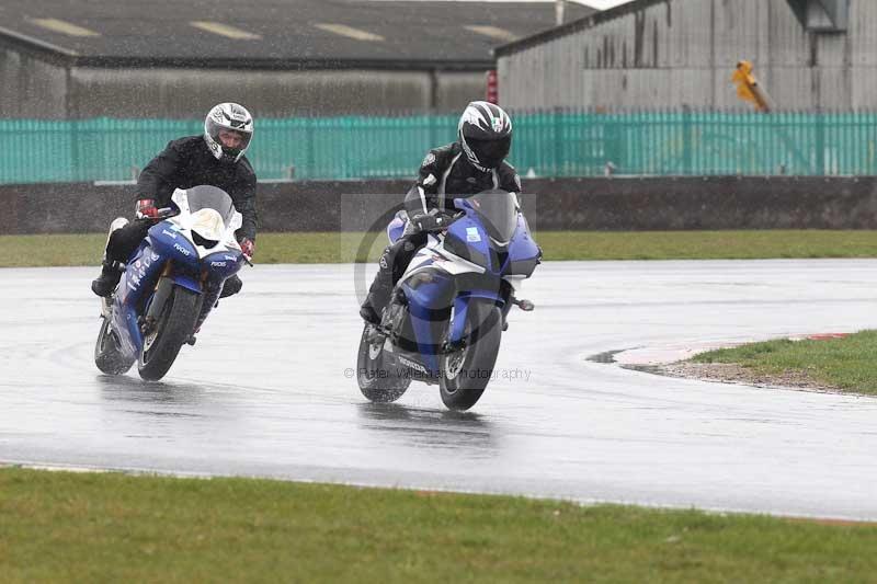 Motorcycle action photographs;Trackday digital images;event digital images;eventdigitalimages;no limits trackday;peter wileman photography;snetterton;snetterton circuit norfolk;snetterton photographs;trackday;trackday photos