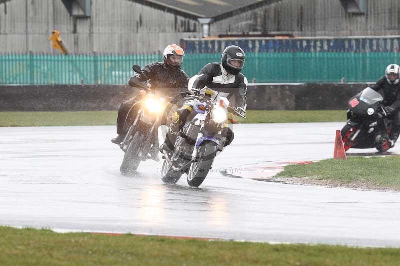 Motorcycle action photographs;Trackday digital images;event digital images;eventdigitalimages;no limits trackday;peter wileman photography;snetterton;snetterton circuit norfolk;snetterton photographs;trackday;trackday photos