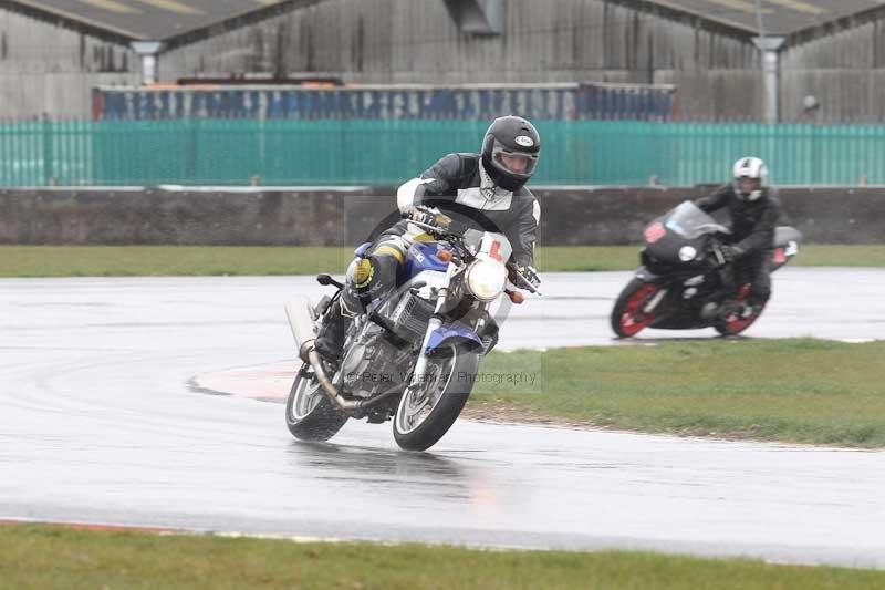 Motorcycle action photographs;Trackday digital images;event digital images;eventdigitalimages;no limits trackday;peter wileman photography;snetterton;snetterton circuit norfolk;snetterton photographs;trackday;trackday photos