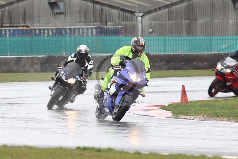 Motorcycle action photographs;Trackday digital images;event digital images;eventdigitalimages;no limits trackday;peter wileman photography;snetterton;snetterton circuit norfolk;snetterton photographs;trackday;trackday photos