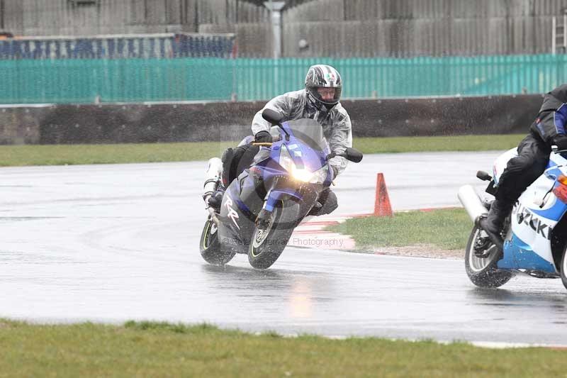 Motorcycle action photographs;Trackday digital images;event digital images;eventdigitalimages;no limits trackday;peter wileman photography;snetterton;snetterton circuit norfolk;snetterton photographs;trackday;trackday photos