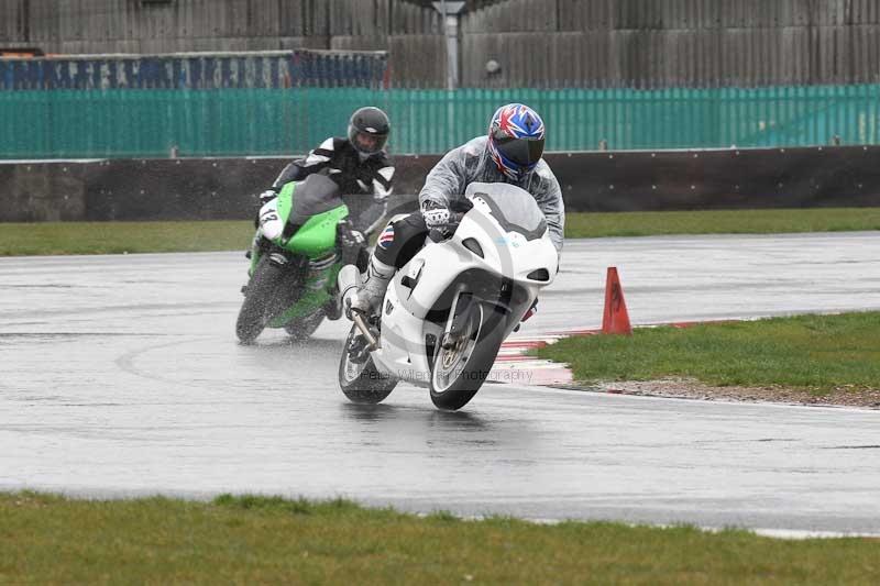 Motorcycle action photographs;Trackday digital images;event digital images;eventdigitalimages;no limits trackday;peter wileman photography;snetterton;snetterton circuit norfolk;snetterton photographs;trackday;trackday photos