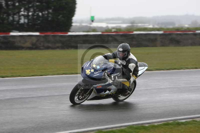 Motorcycle action photographs;Trackday digital images;event digital images;eventdigitalimages;no limits trackday;peter wileman photography;snetterton;snetterton circuit norfolk;snetterton photographs;trackday;trackday photos