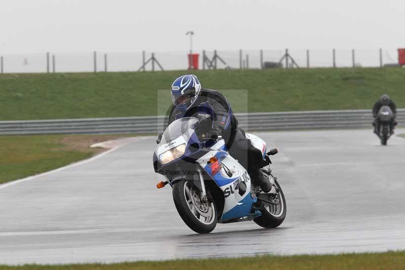 Motorcycle action photographs;Trackday digital images;event digital images;eventdigitalimages;no limits trackday;peter wileman photography;snetterton;snetterton circuit norfolk;snetterton photographs;trackday;trackday photos