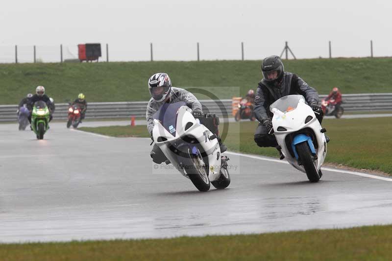 Motorcycle action photographs;Trackday digital images;event digital images;eventdigitalimages;no limits trackday;peter wileman photography;snetterton;snetterton circuit norfolk;snetterton photographs;trackday;trackday photos