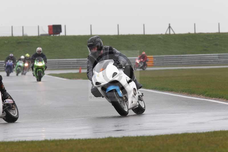 Motorcycle action photographs;Trackday digital images;event digital images;eventdigitalimages;no limits trackday;peter wileman photography;snetterton;snetterton circuit norfolk;snetterton photographs;trackday;trackday photos