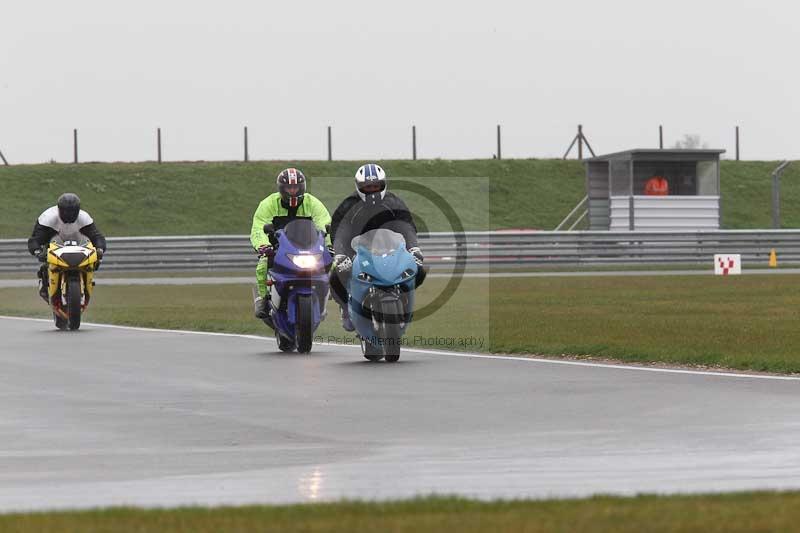 Motorcycle action photographs;Trackday digital images;event digital images;eventdigitalimages;no limits trackday;peter wileman photography;snetterton;snetterton circuit norfolk;snetterton photographs;trackday;trackday photos