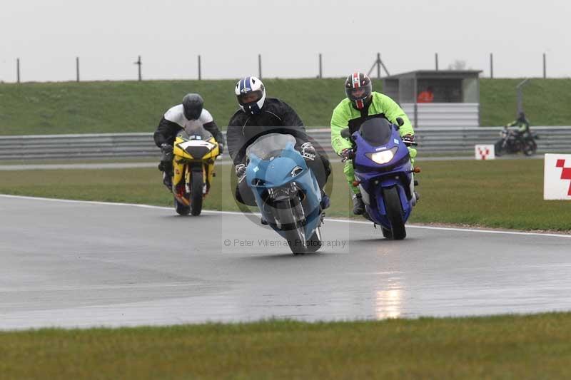 Motorcycle action photographs;Trackday digital images;event digital images;eventdigitalimages;no limits trackday;peter wileman photography;snetterton;snetterton circuit norfolk;snetterton photographs;trackday;trackday photos