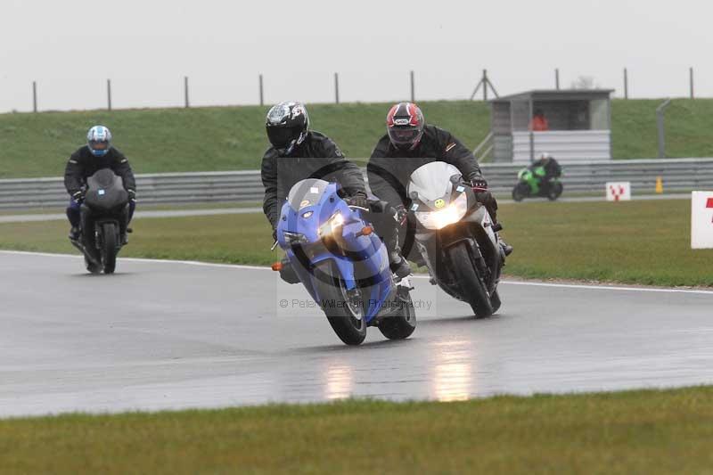 Motorcycle action photographs;Trackday digital images;event digital images;eventdigitalimages;no limits trackday;peter wileman photography;snetterton;snetterton circuit norfolk;snetterton photographs;trackday;trackday photos