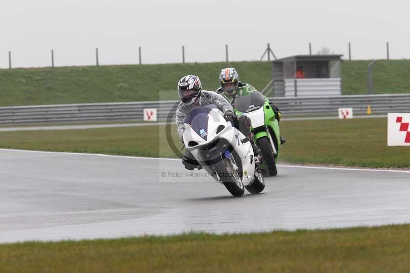 Motorcycle action photographs;Trackday digital images;event digital images;eventdigitalimages;no limits trackday;peter wileman photography;snetterton;snetterton circuit norfolk;snetterton photographs;trackday;trackday photos