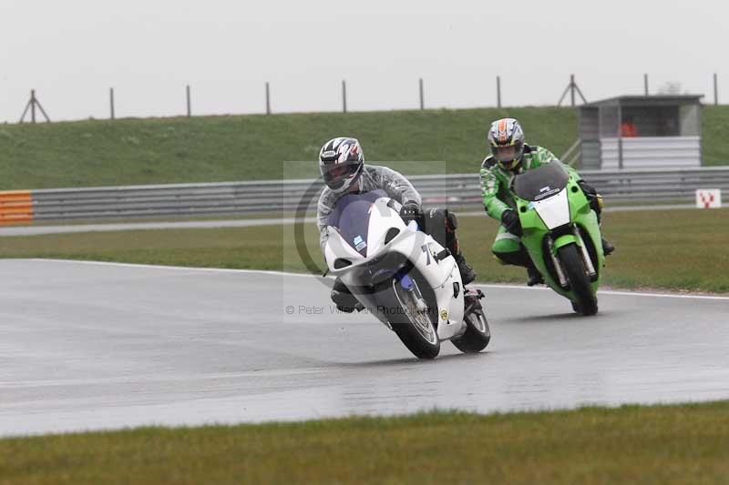 Motorcycle action photographs;Trackday digital images;event digital images;eventdigitalimages;no limits trackday;peter wileman photography;snetterton;snetterton circuit norfolk;snetterton photographs;trackday;trackday photos