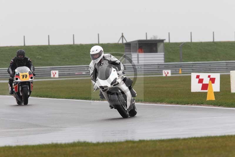 Motorcycle action photographs;Trackday digital images;event digital images;eventdigitalimages;no limits trackday;peter wileman photography;snetterton;snetterton circuit norfolk;snetterton photographs;trackday;trackday photos