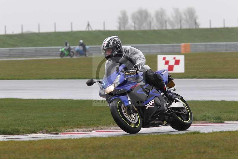 Motorcycle action photographs;Trackday digital images;event digital images;eventdigitalimages;no limits trackday;peter wileman photography;snetterton;snetterton circuit norfolk;snetterton photographs;trackday;trackday photos