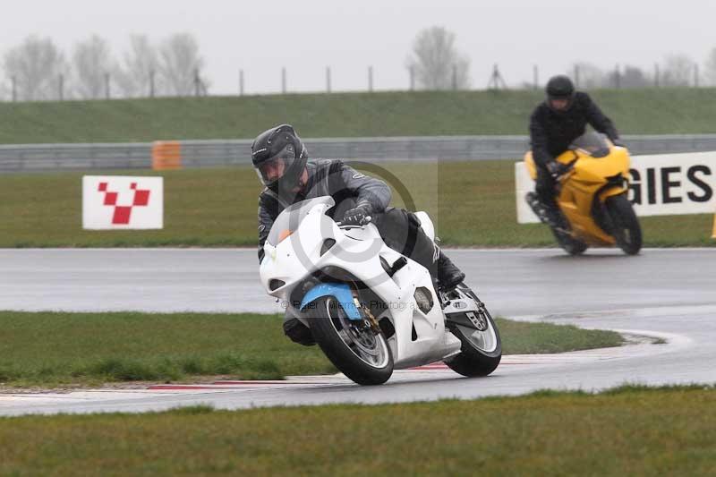 Motorcycle action photographs;Trackday digital images;event digital images;eventdigitalimages;no limits trackday;peter wileman photography;snetterton;snetterton circuit norfolk;snetterton photographs;trackday;trackday photos