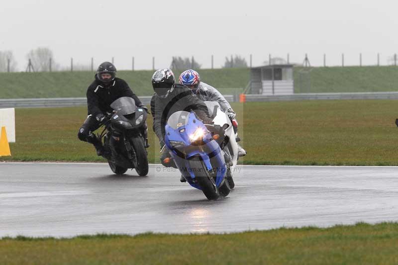 Motorcycle action photographs;Trackday digital images;event digital images;eventdigitalimages;no limits trackday;peter wileman photography;snetterton;snetterton circuit norfolk;snetterton photographs;trackday;trackday photos