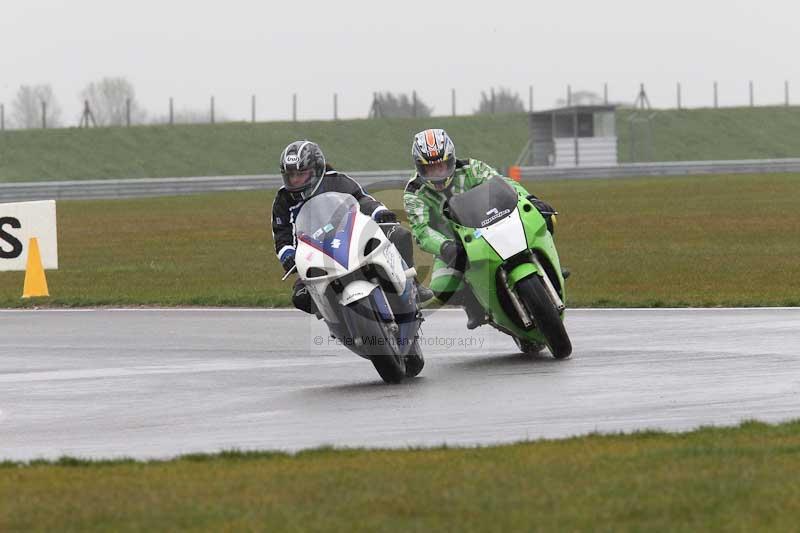 Motorcycle action photographs;Trackday digital images;event digital images;eventdigitalimages;no limits trackday;peter wileman photography;snetterton;snetterton circuit norfolk;snetterton photographs;trackday;trackday photos