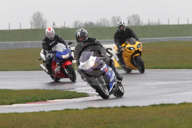 Motorcycle action photographs;Trackday digital images;event digital images;eventdigitalimages;no limits trackday;peter wileman photography;snetterton;snetterton circuit norfolk;snetterton photographs;trackday;trackday photos