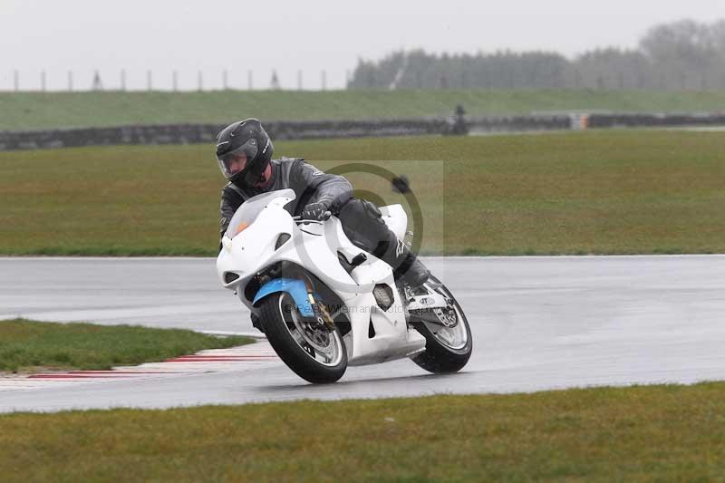 Motorcycle action photographs;Trackday digital images;event digital images;eventdigitalimages;no limits trackday;peter wileman photography;snetterton;snetterton circuit norfolk;snetterton photographs;trackday;trackday photos