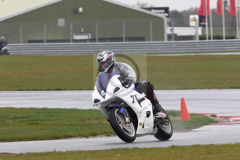 Motorcycle action photographs;Trackday digital images;event digital images;eventdigitalimages;no limits trackday;peter wileman photography;snetterton;snetterton circuit norfolk;snetterton photographs;trackday;trackday photos