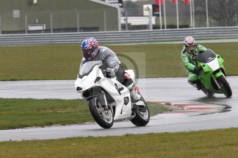 Motorcycle action photographs;Trackday digital images;event digital images;eventdigitalimages;no limits trackday;peter wileman photography;snetterton;snetterton circuit norfolk;snetterton photographs;trackday;trackday photos