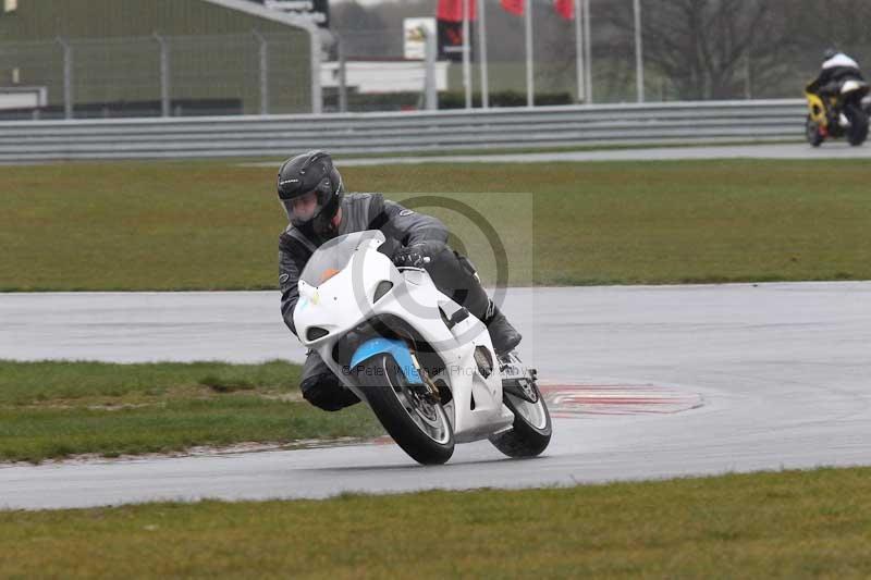 Motorcycle action photographs;Trackday digital images;event digital images;eventdigitalimages;no limits trackday;peter wileman photography;snetterton;snetterton circuit norfolk;snetterton photographs;trackday;trackday photos