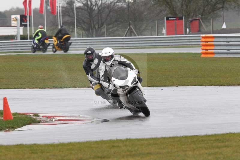 Motorcycle action photographs;Trackday digital images;event digital images;eventdigitalimages;no limits trackday;peter wileman photography;snetterton;snetterton circuit norfolk;snetterton photographs;trackday;trackday photos