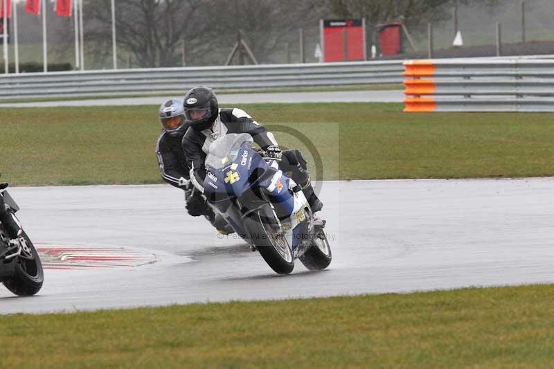 Motorcycle action photographs;Trackday digital images;event digital images;eventdigitalimages;no limits trackday;peter wileman photography;snetterton;snetterton circuit norfolk;snetterton photographs;trackday;trackday photos