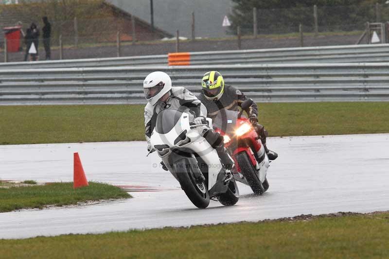 Motorcycle action photographs;Trackday digital images;event digital images;eventdigitalimages;no limits trackday;peter wileman photography;snetterton;snetterton circuit norfolk;snetterton photographs;trackday;trackday photos