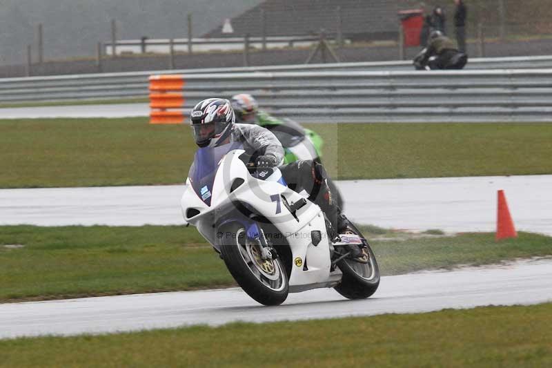 Motorcycle action photographs;Trackday digital images;event digital images;eventdigitalimages;no limits trackday;peter wileman photography;snetterton;snetterton circuit norfolk;snetterton photographs;trackday;trackday photos